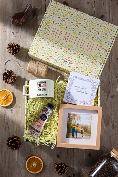 Mükemmel Yenge Hediye Kutusu - Kişiye Özel Lüks Pastel Fincan, El Kremi, Ahşap Fotoğraf Çerçevesi