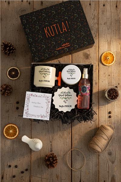 Nice Güzel Yıllara Hediye Kutusu - Kişiye Özel T Kupa, Kolonya, Bardak Altlığı, Mum
