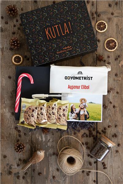 Odyometrist Hediye Kutusu - Anı Defteri, Fotoğraf 10 Adet, Bez Kalemlik, Baston Şeker, Onefis Sade Çikolata Parçalı Cookie 4 adet