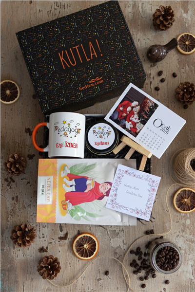 Pedagog Hediye Kutusu - Kişiye Özel Kupa Standart, Bitki Çayı, Takvim, Mum