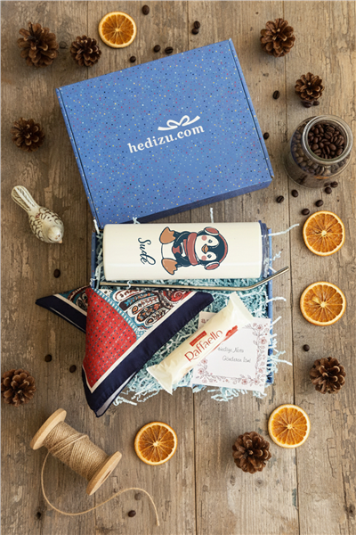 Penguen Hediye Kutusu - Kişiye Özel Pipetli Çelik Termos, Fular, Çikolata Ferrero Rocher Raffaello