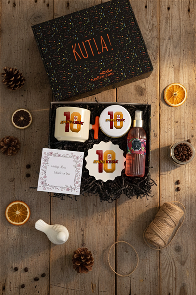Sarı Kırmızı Taraftar Hediye Kutusu - Kişiye Özel T Kupa, Kolonya, Bardak Altlığı, Mum