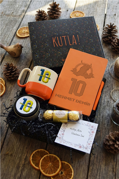 Sarı Lacivert Taraftar Hediye Kutusu - Kişiye Özel Pro Kupa, Defter, Mum, Çikolata Ferrero Rocher 3lü, Kalem