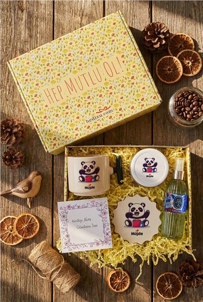 Sevimli Panda Hediye Kutusu - Kişiye Özel T Kupa, Kolonya, Bardak Altlığı, Mum