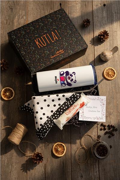 Sevimli Panda Hediye Kutusu - Kişiye Özel Pipetli Çelik Termos, Fular, Çikolata Ferrero Rocher Raffaello