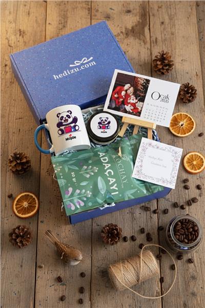 Sevimli Panda Hediye Kutusu - Kişiye Özel Kupa Standart, Bitki Çayı, Takvim, Mum