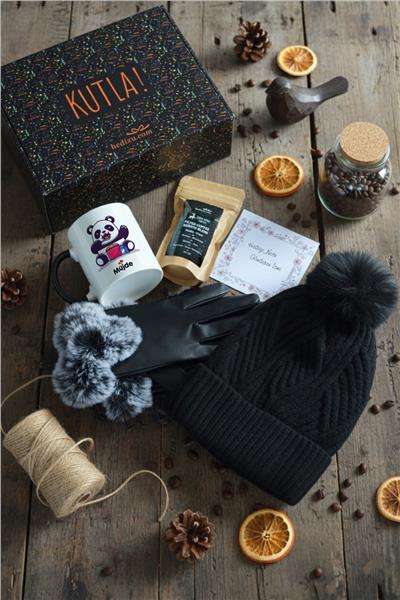 Sevimli Panda Hediye Kutusu - Kişiye Özel Kupa Standart, Filtre Kahve, Eldiven, Bere
