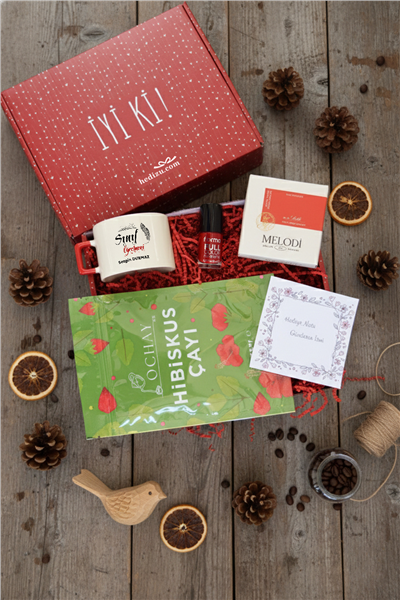 Sınıf Öğretmeni Hediye Kutusu - Kişiye Özel Lüks Fincan, Bitki Çayı, Oje, Melodi Çikolata
