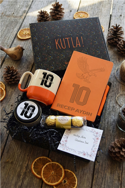 Siyah Beyaz Taraftar Hediye Kutusu - Kişiye Özel Pro Kupa, Defter, Mum, Çikolata Ferrero Rocher 3lü, Kalem