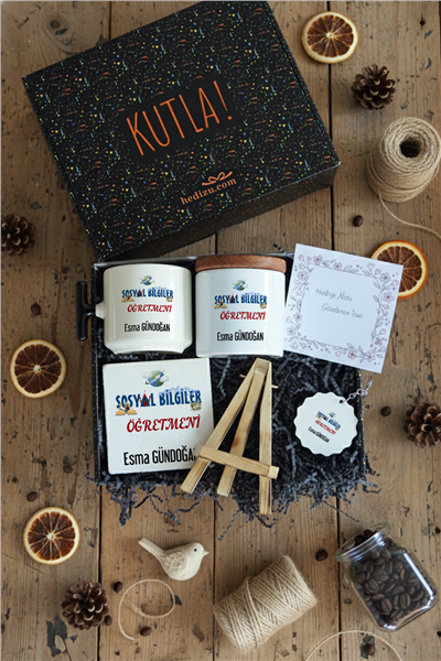 Sosyal Bilgiler Öğretmeni Hediye Kutusu - Kişiye Özel T Kupa, Seramik Kalemlik, Dekoratif Taş İsimlik, Güneş Anahtarlık