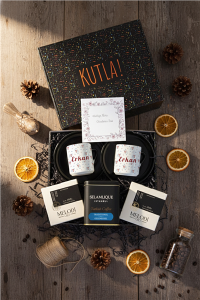 Tatlı Ayıcık Desenli Hediye Kutusu - Kişiye Özel Türk Kahvesi Fincanı 2 Adet, Türk Kahvesi, Melodi Çikolata 2 adet