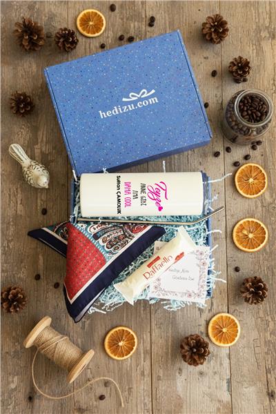 Teyze Daha Cool Hediye Kutusu - Kişiye Özel Pipetli Çelik Termos, Fular, Çikolata Ferrero Rocher Raffaello