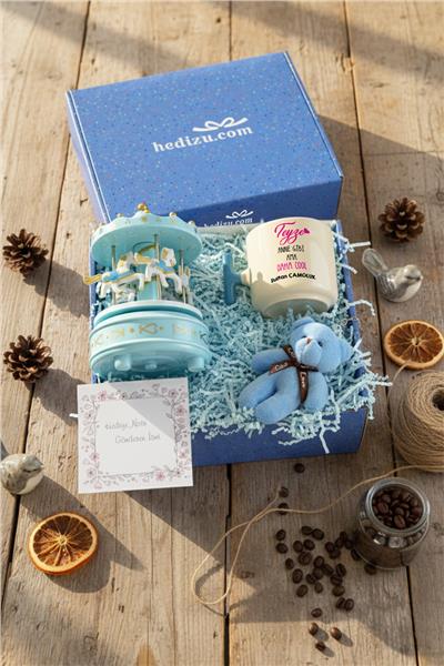 Teyze Daha Cool Hediye Kutusu - Kişiye Özel T Kupa, Atlı Karınca Müzik Kutusu, Peluş Anahtarlık