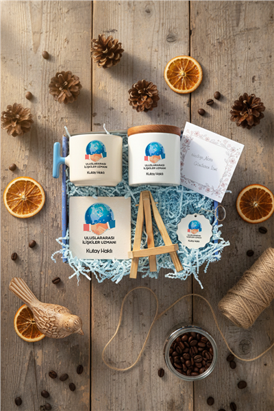 Uluslararası İlişkiler Uzmanı Hediye Kutusu - Kişiye Özel T Kupa, Seramik Kalemlik, Dekoratif Taş İsimlik, Güneş Anahtarlık