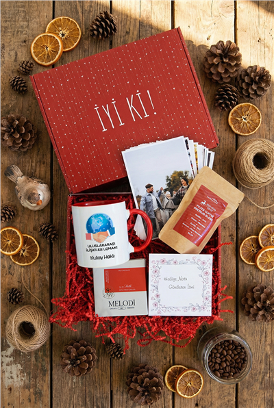 Uluslararası İlişkiler Uzmanı Hediye Kutusu - Kişiye Özel Kupa Standart, Filtre Kahve, Melodi Çikolata, Fotoğraf 12 Adet