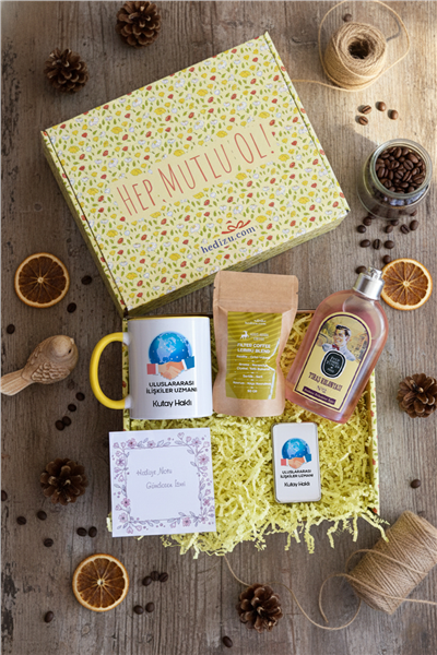 Uluslararası İlişkiler Uzmanı Hediye Kutusu - Kişiye Özel Kupa Standart, Traş Kolonyası, Çakmak, Filtre Kahve