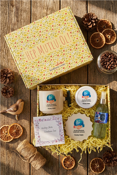 Uluslararası İlişkiler Uzmanı Hediye Kutusu - Kişiye Özel T Kupa, Kolonya, Bardak Altlığı, Mum