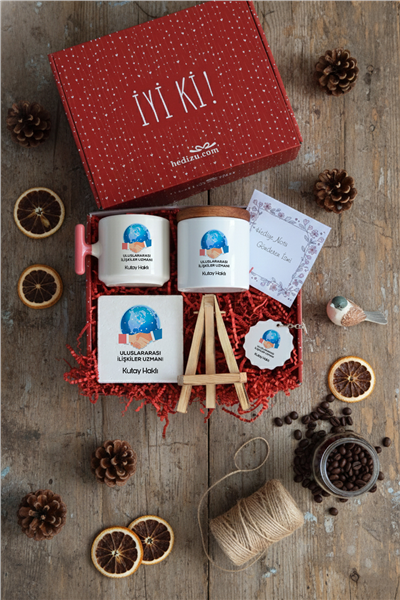 Uluslararası İlişkiler Uzmanı Hediye Kutusu - Kişiye Özel T Kupa, Seramik Kalemlik, Dekoratif Taş İsimlik, Güneş Anahtarlık