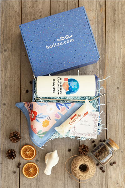 Uluslararası İlişkiler Uzmanı Hediye Kutusu - Kişiye Özel Pipetli Çelik Termos, Fular, Çikolata Ferrero Rocher Raffaello