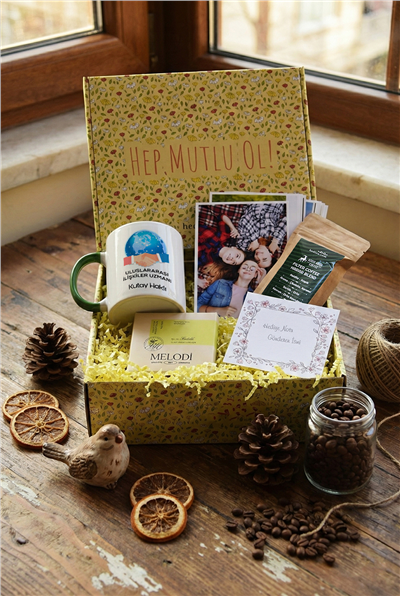 Uluslararası İlişkiler Uzmanı Hediye Kutusu - Kişiye Özel Kupa Standart, Filtre Kahve, Melodi Çikolata, Fotoğraf 12 Adet