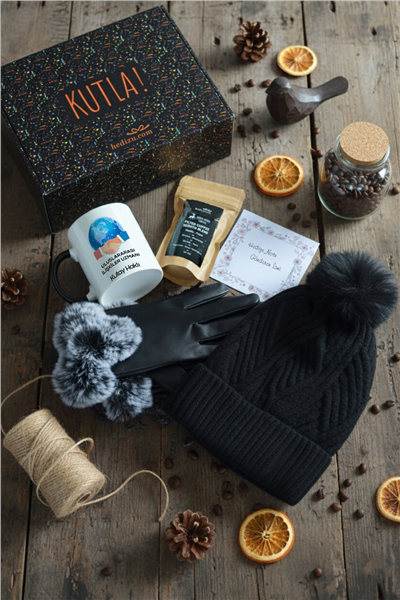 Uluslararası İlişkiler Uzmanı Hediye Kutusu - Kişiye Özel Kupa Standart, Filtre Kahve, Eldiven, Bere