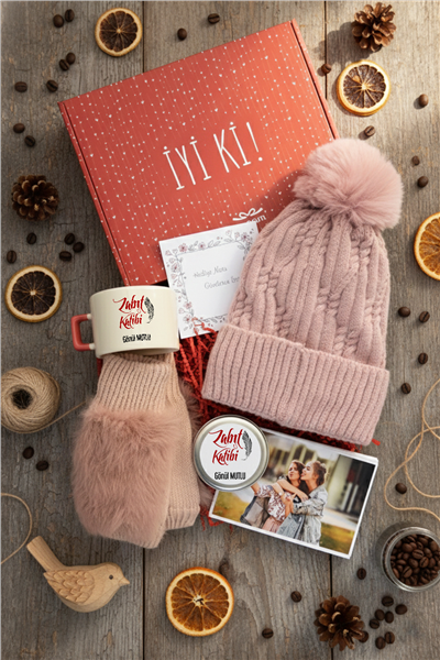 Zabıt Katibi Hediye Kutusu - Kişiye Özel Lüks Fincan, Bere, Eldiven, Mum, Fotoğraf 10 Adet