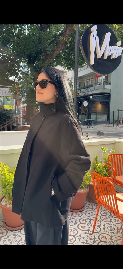 Siyah Dik Yaka Oversize Kısa Trenç
