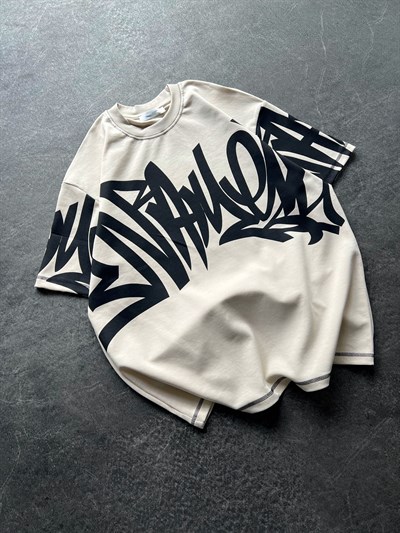 BEJ KARMAŞIK DESENLİ TSHİRT