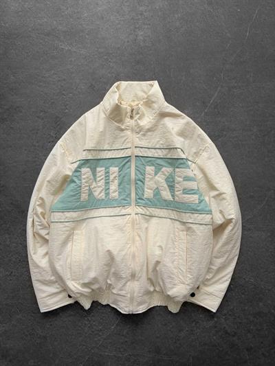 Beyaz Dolumlu Nike Ceket