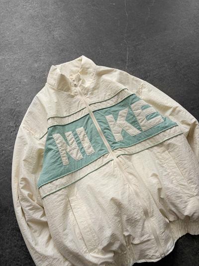 Beyaz Dolumlu Nike Ceket