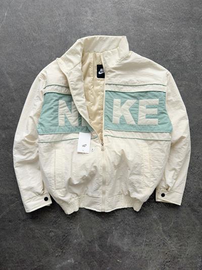Beyaz Dolumlu Nike Ceket