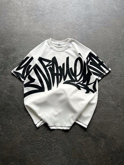 BEYAZ KARMAŞIK DESENLİ TSHİRT