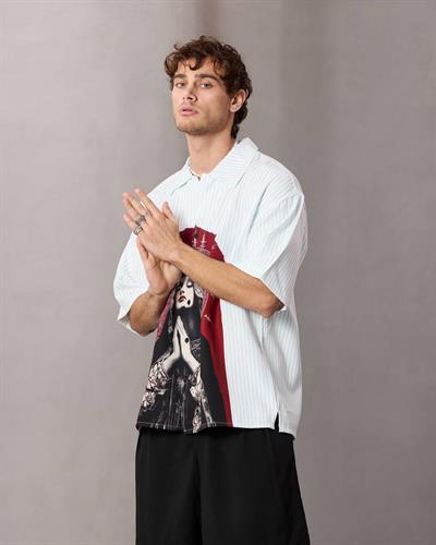 ÇİZGİ DUA BASKILI OVERSİZE GÖMLEK