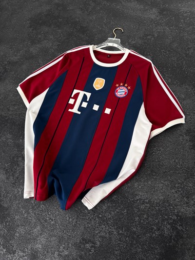 ÇİZGİLİ BAYERN TSHİRT