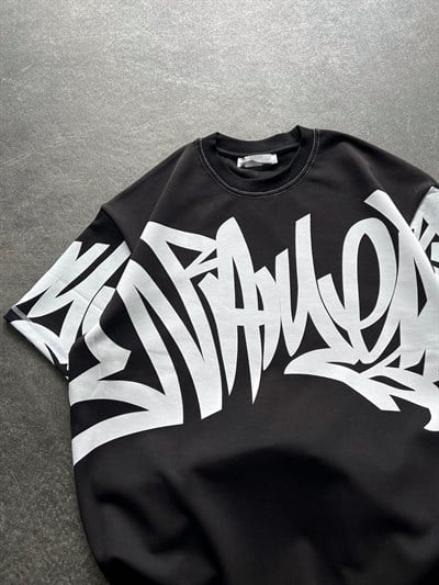 SİYAH KARMAŞIK DESENLİ TSHİRT