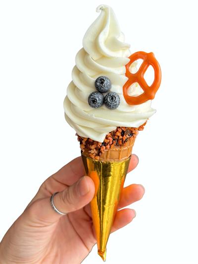 Vanilya Yaban Mersinli Soft Dondurma Maketi Kornet Külah