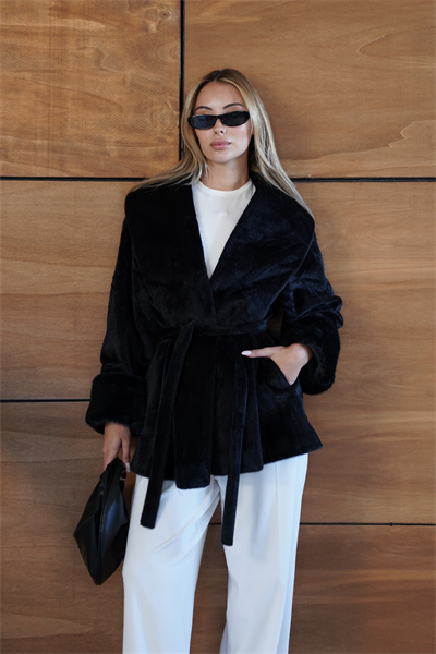 Odette Kaban - Siyah