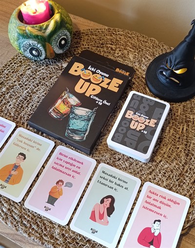 Booze Up İçki Oyunu +18 - Kese Hediyeli 50 Kart | Çiftler İçin Eğlenceli Kart Oyunu