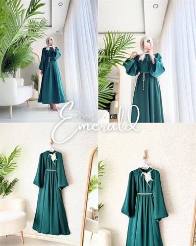 Broş Detaylı Saten Elbise