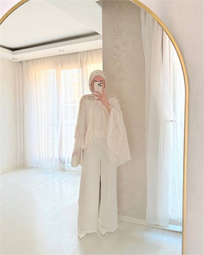 Lina Volan ve Fırfır Detaylı Tasarım Pantolonlu İkili Takım Ekru