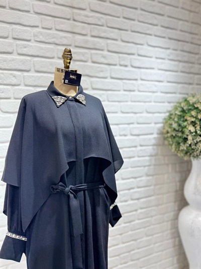 My312 Yakası Taşlı Pelerinli Elbise