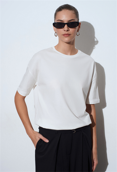 Basic T-Shirt-Ekru