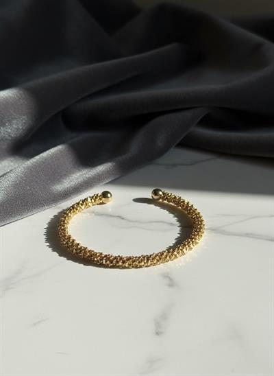 Kadın Gold Kaplama Tırtıklı Dokulu Kelepçe Bileklik - Modern Bilezik