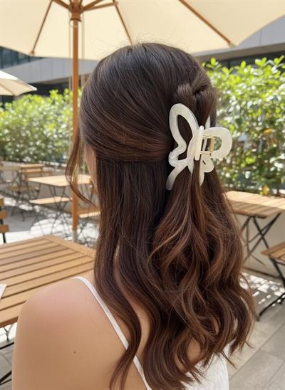 Kadın Sedef Işıltılı Beyaz Kelebek Formlu Modern Mandallı Toka