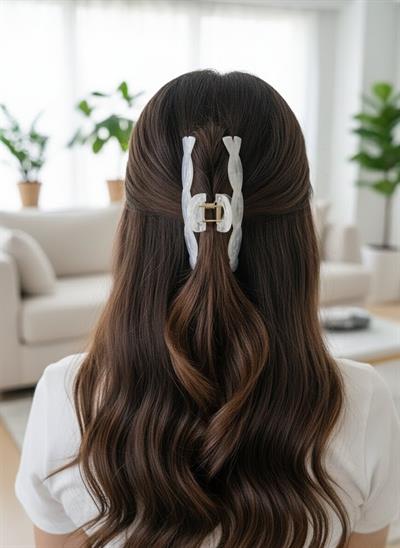 Zarif Kavisli Hatlı İnci Beyazı Akrilik Mandal Toka - el yapımı