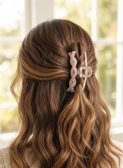 Zarif Kavisli Hatlı Pastel Pembe Akrilik Mandal Toka - el yapımı