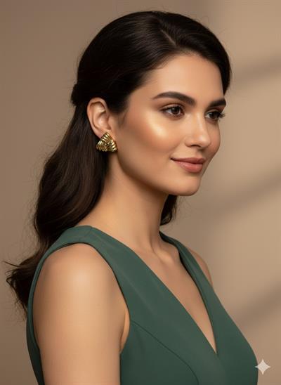 Kadın Gold Üçgen Burgu Tasarım Küpe - Modern ve Minimalist Geometrik Küpe