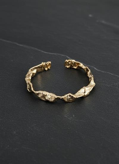 Şık ve Modern Antik Dokulu Ezme Tasarım Gold Kelepçe Bileklik El Yapımı Görünümlü