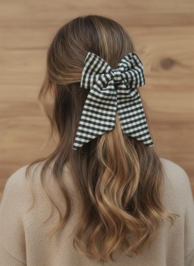 Kadın Siyah-Beyaz Pötikare Desenli Kuyruklu Fiyonk Toka El Yapımı