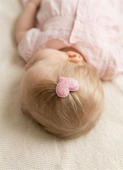 Bebekler İçin Şık ve Parlak Glitter Kalp Figürlü Pembe Saçsız Bebek Tokası